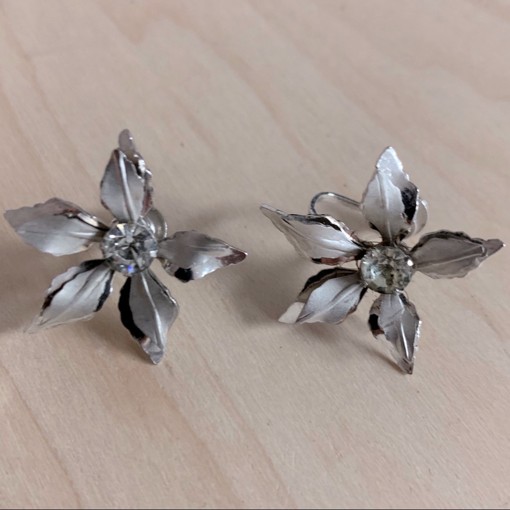Vintage Bugbee & Niles Floral Clear Stone Screw Back Earrings
